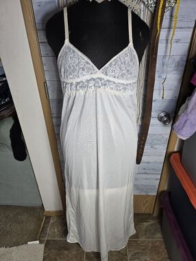 Vtg 70's Lace-Trim Cream Nylon Nightgown Peignoir Slip Dress